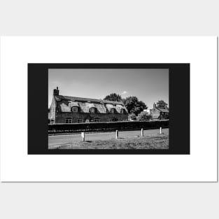 Traditional thatched roof housing, UK Posters and Art